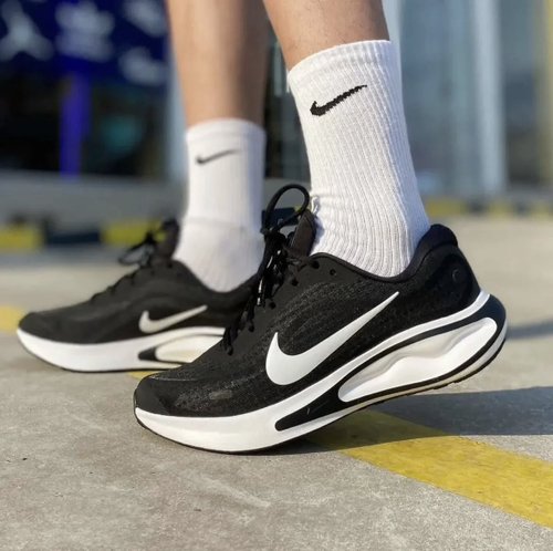Nikee Men s Running Shoes Journey Run Black White