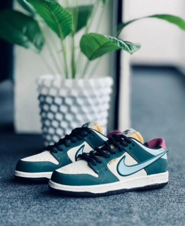 sb dunk low x saint seiya.