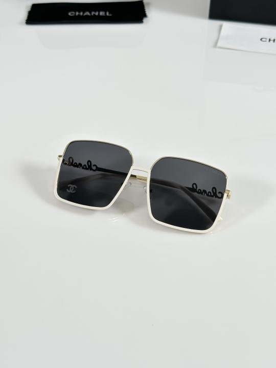 Chanel_WMNS_7246_Cream_Gold_Black