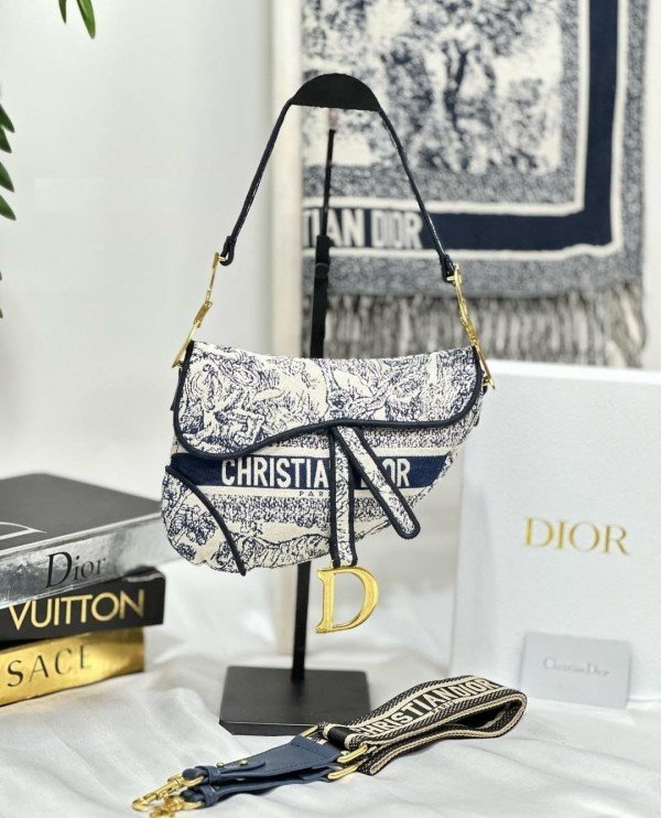 Dior_Saddle_Blue_Toile_de_Jouy_Embroidery_With_OG_Box_&_Dust_Bag_(Blue_Tiger-1035)