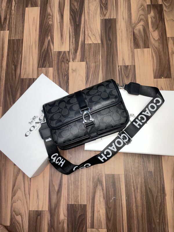 Coach league messenger bag in signature With folding box 261(BR)