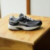 Nikee Initiator Anthracite Smoke Grey