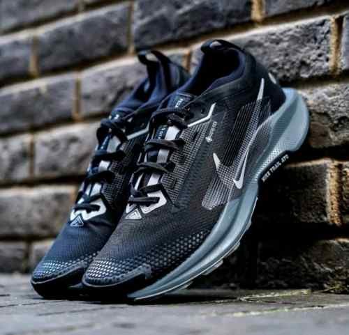 Nikee React Pegasus Trail 5 GTX Trainer Black White 210