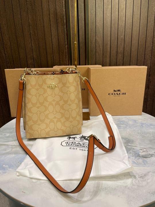 Coac_h mollie signature bucket bag with extra long sling and carry bag & OG box 478